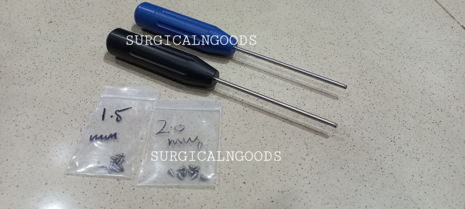 Maxillofacial CMF Titanium Screws 1.5mm, 2.0mm, 2.5mm 470pc With 3 Drivers